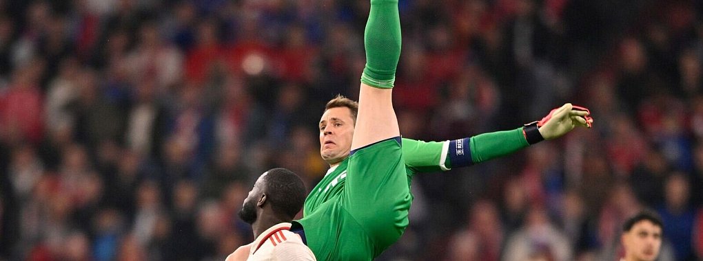 Bei dieser Rettungstat gegen Zagreb verletzt sich Manuel Neuer (oben). - © Michael Weber/Eibner-Pressefoto/dpa