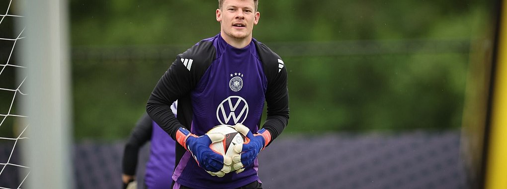 Torwart Alexander N&uuml;bel beim DFB-Training in Blankenhain. - &copy; Christian Charisius/dpa