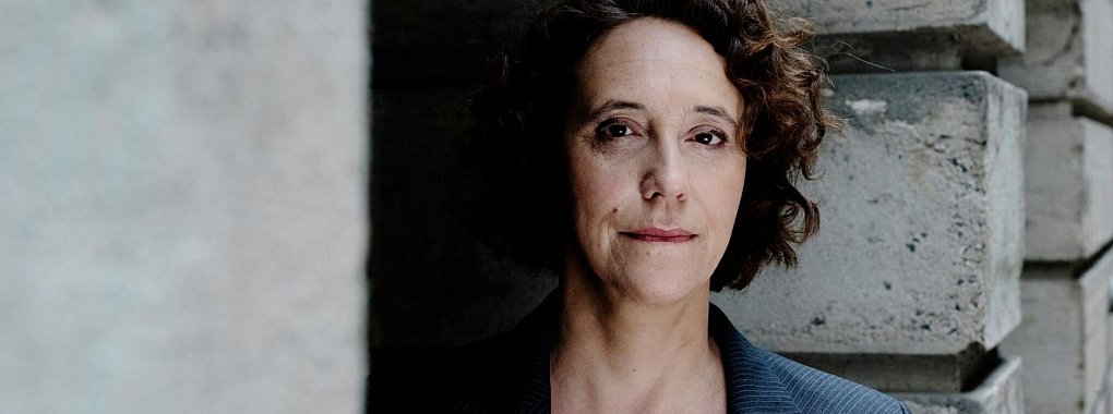 Nach ihrem rasanten Thriller «Die Diplomatin», in dem es um große Politik, Mord und diplomatische Verwerfungen ging, ist Frickes neuer Roman «Das Fest» ein eher privates, stilles Buch, in dem sich viele Ältere wiedererkennen werden. - © Gerald von Foris/Ullstein Verlag/dpa