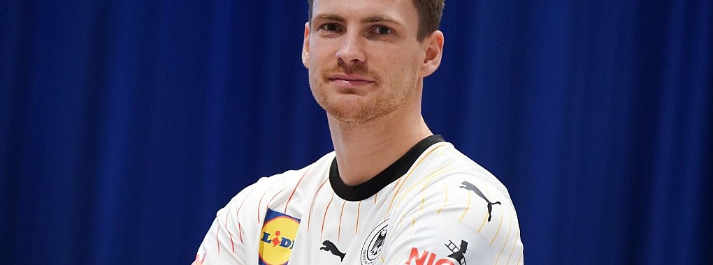 Rune Dahmke versteht die Sprache der jungen Spieler nicht immer. - © Marcus Brandt/dpa