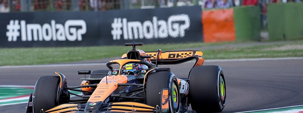 McLaren-Pilot Oscar Piastri fuhr im Abschlusstraining in Imola die schnellste Zeit. - © Hasan Bratic/dpa