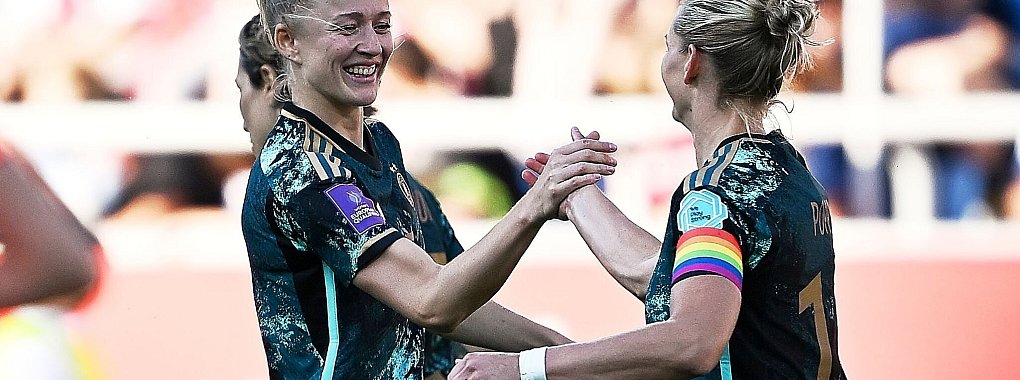 Lea Sch&uuml;ller (l) traf beim Sieg der DFB-Frauen in Polen doppelt. - &copy; Adam Warzawa/PAP/dpa