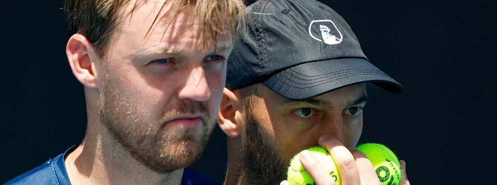 Die Doppelspieler Kevin Krawietz (l) und Tim Pütz erreichen die zweite Runde bei den Australian Open - © Frank Molter/dpa