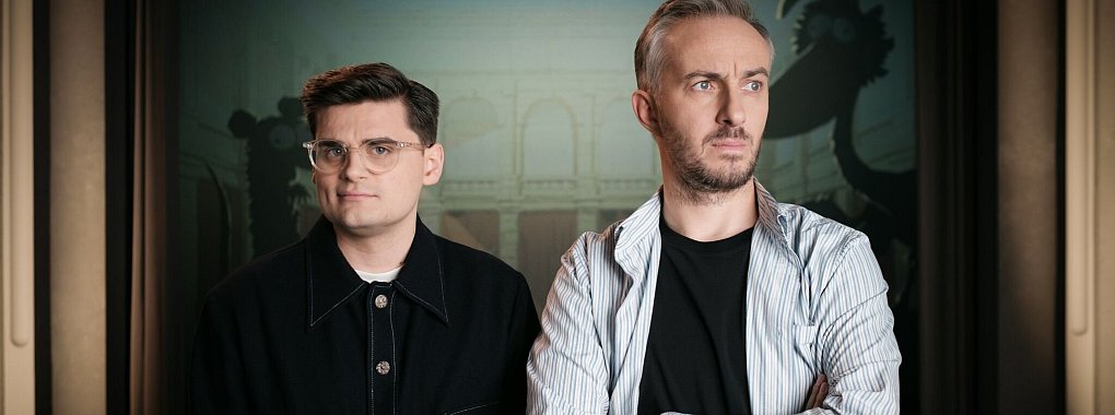 Der Zeichner und Autor Miguel Robitzky (l) und Moderator Jan Böhmermann (r) haben einen Animationsfilm über das Grundgesetz gemacht. - © Paul Herzhoff/ZDF/dpa