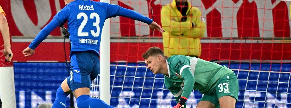 Stuttgarts Torhüter Alexander Nübel stand im Spiel gegen die TSG 1899 Hoffenheim vor den anstehenden Länderspielen im Fokus. - © Jan-Philipp Strobel/dpa