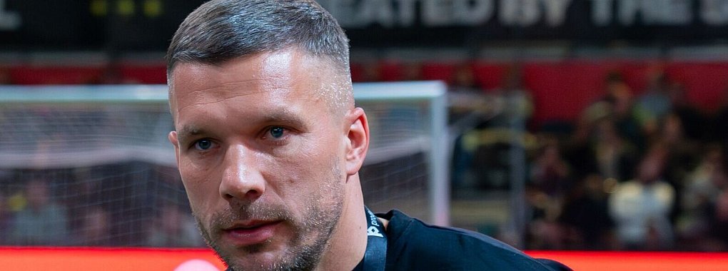 Lukas Podolski fühlt mit seinem ehemaligen Mitspieler mit. - © Soeren Stache/dpa