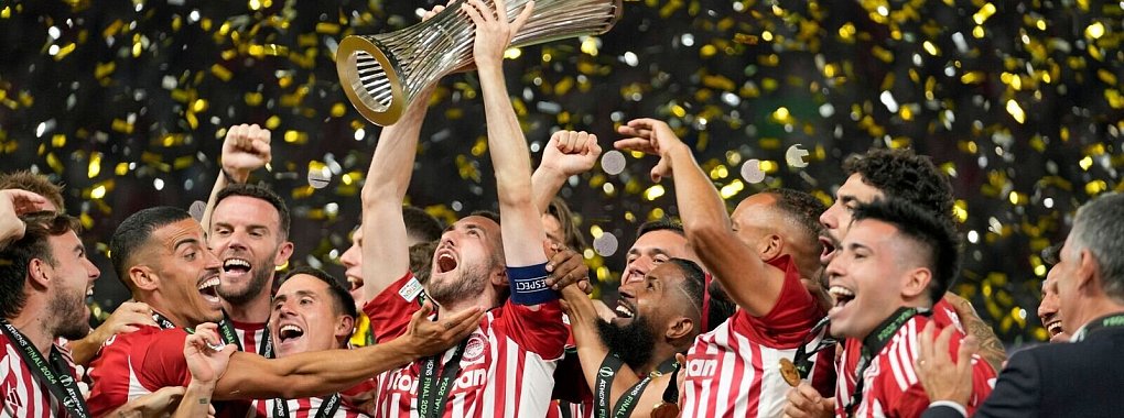 20 Jahre nach dem EM-Titel f&uuml;r Griechenland darf wieder ein Titel gefeiert werden: Der erste Europapokal f&uuml;r ein griechisches Team. - &copy; Petros Giannakouris/AP