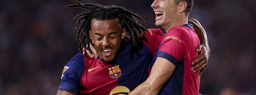 Jubel über das 6.500. Ligator in der Geschichte des FC Barcelona: Torschütze Robert Lewandowski (r) feiert mit Jules Kounde. - © Gerard Franco/DAX via ZUMA Press Wire/dpa