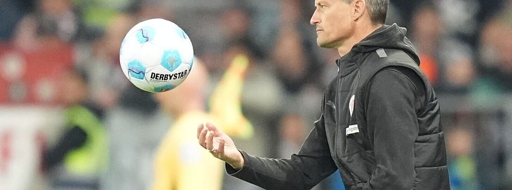 Trainer Alexander Blessin war nach dem 0:3 des FC St. Pauli gegen Mainz 05 enttäuscht. - © Marcus Brandt/dpa