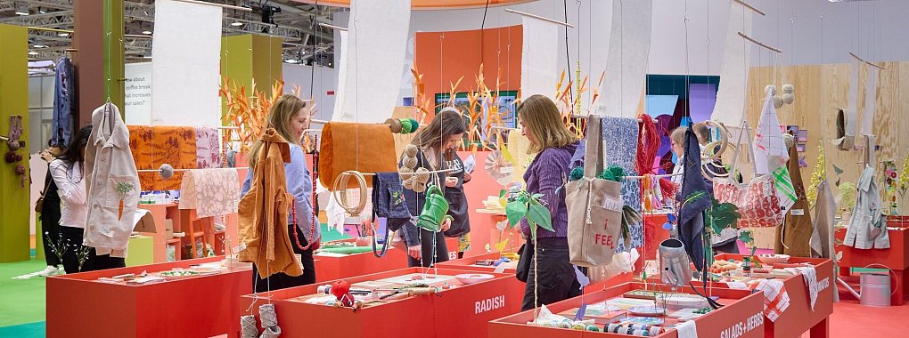 Creativeworld 2025: Auf der internationalen Leitmesse für Hobby und Bastelbedarf in Frankfurt am Main hat das Stilbüro bora.herke.palmisano gerade aktuelle DIY-Trends vorgestellt. - © Jean-Luc Valentin/Messe Frankfurt Exhibition GmbH/dpa-tmn