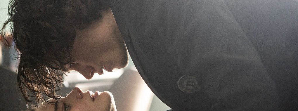 Caterina Ferioli (unten) und Simone Baldasseroni spielen in der Netflix-Romanverfilmung &laquo;Der Tr&auml;nenmacher&raquo; mit. - &copy; Loris T. Zambelli/Netflix/dpa