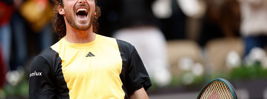 Stefanos Tsitsipas trat einen Tag vor seinem Viertelfinalmatch gegen Carlos Alcaraz noch mit seinem Bruder im Doppel an. - &copy; Jean-Francois Badias/AP/dpa