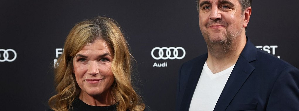 Haben zusammen die Serie &laquo;Perfekt verpasst&raquo; gedreht: Anke Engelke und Bastian Pastewka. - &copy; Karl-Josef Hildenbrand/dpa