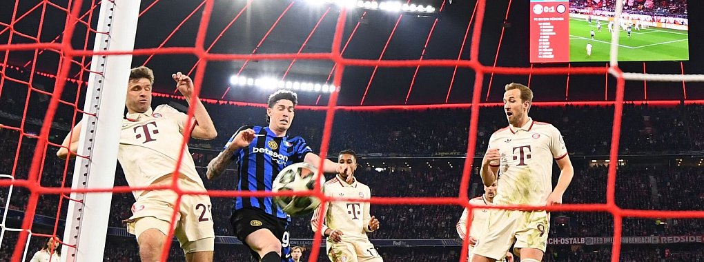 Thomas Müller trifft für die Bayern zum zwischenzeitlichen Ausgleich. - © Tom Weller/dpa