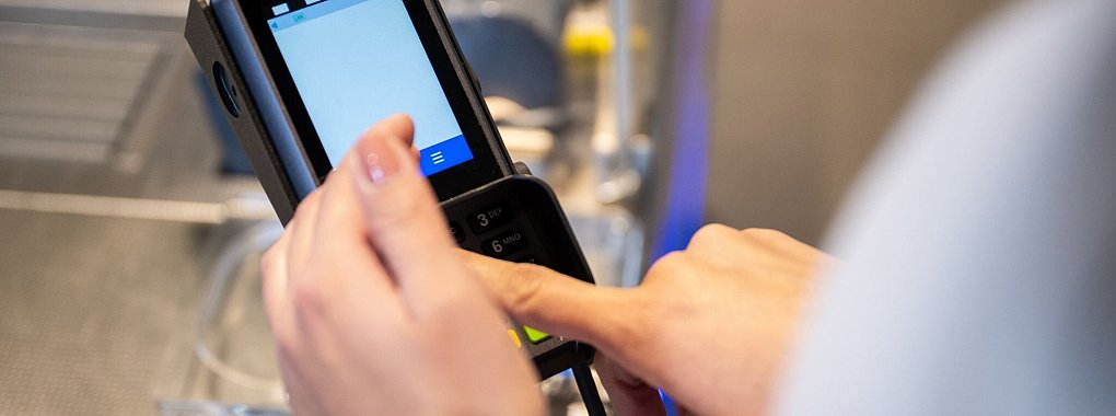 Wie war sie noch gleich? Wenn einen beim Bezahlen im Supermarkt die Geheimzahl nicht einf&auml;llt, ist das sehr unangenehm. - &copy; Benjamin Nolte/dpa-tmn