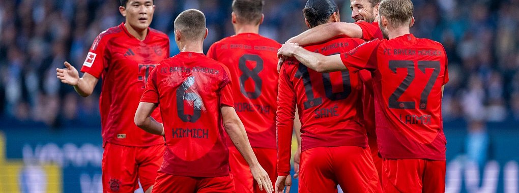 Jubel nach der Tristesse: Die Bayern spielten sich in Bochum den Frust von der Seele. - © David Inderlied/dpa