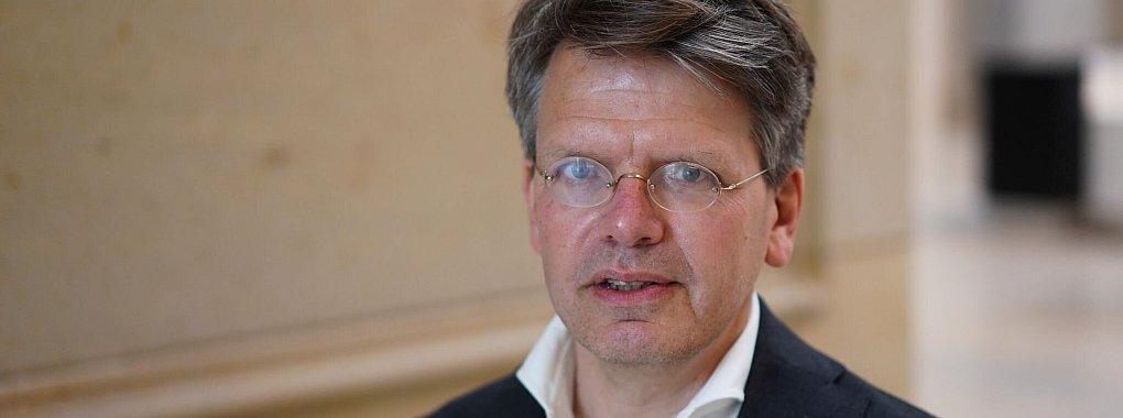 Christoph Möllers hat im Auftrag von Kulturstaatsministerin Claudia Roth das Gutachten erstellt. - © Jörg Carstensen/dpa