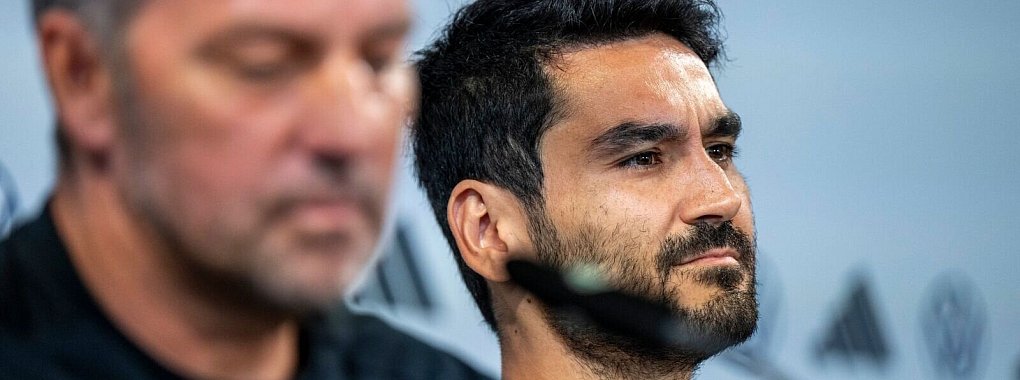Unter Hansi Flick soll Ilkay G&uuml;ndogan (r) beim FC Barcelona keine Rolle mehr spielen. - &copy; David Inderlied/dpa