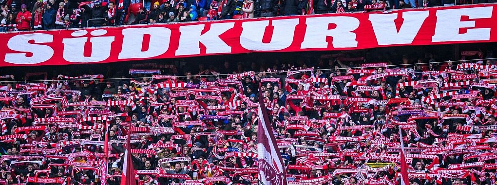 Voll besetzte Münchner Südkurve. - © Tom Weller/dpa