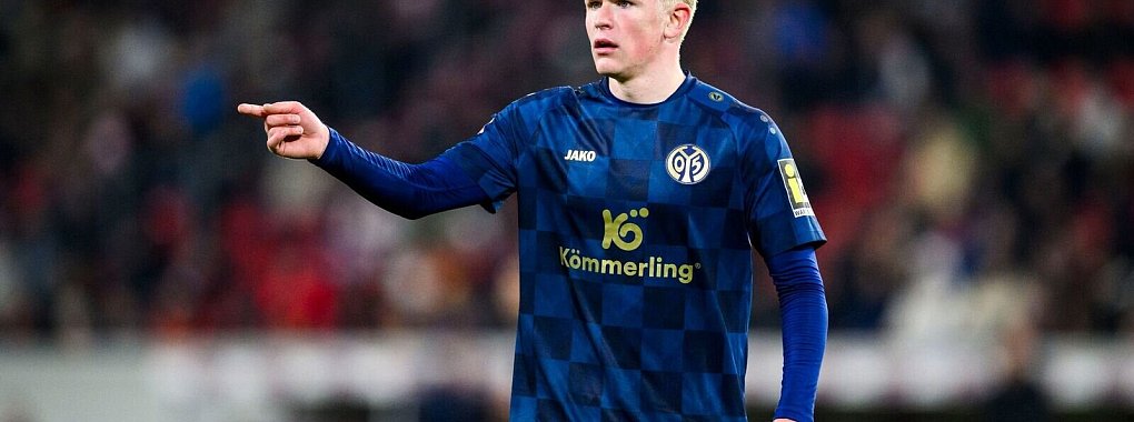 Fu&szlig;ball: Jonathan Burkardt vom 1. FSV Mainz 05 gestikuliert auf dem Spielfeld in Freiburg. - &copy; Tom Weller/dpa