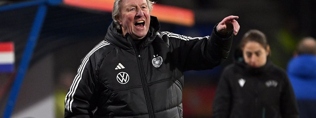 Trainer Horst Hrubesch und die DFB-Frauen treffen in Paris auf die USA, Australien sowie Sambia oder Marokko. - © Federico Gambarini/dpa