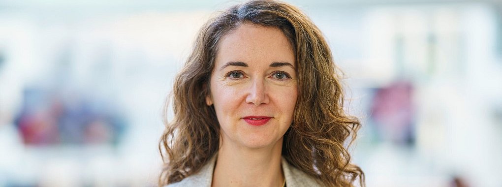 Schriftstellerin Iris Wolff ist für den deutschen Buchpreis nominiert. - © Andreas Arnold/dpa