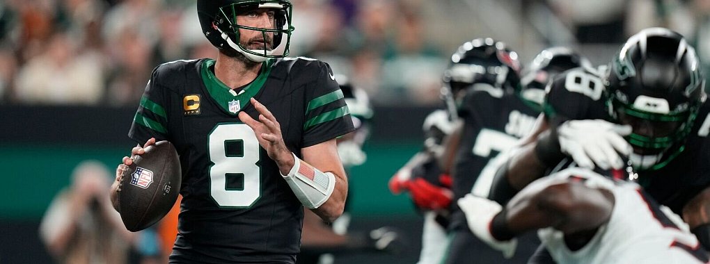 Jets-Quarterback Aaron Rodgers warf gegen Houston drei Touchdown-Pässe. - © Seth Wenig/AP