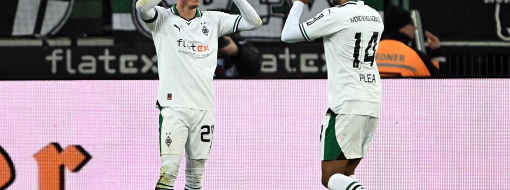 Borussia M&ouml;nchengladbach um Torsch&uuml;tze Robin Hack (l) hat dem VfB Stuttgart einen D&auml;mpfer zum Jahresanfang verpasst. - &copy; Federico Gambarini/dpa