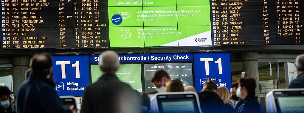 Die Flüge sind eine große Stellschraube bei Pauschalreise-Preisen - je nachdem, von wo es losgeht, kann der Urlaub wesentlich günstiger oder teurer werden. - © Christoph Schmidt/dpa/dpa-tmn