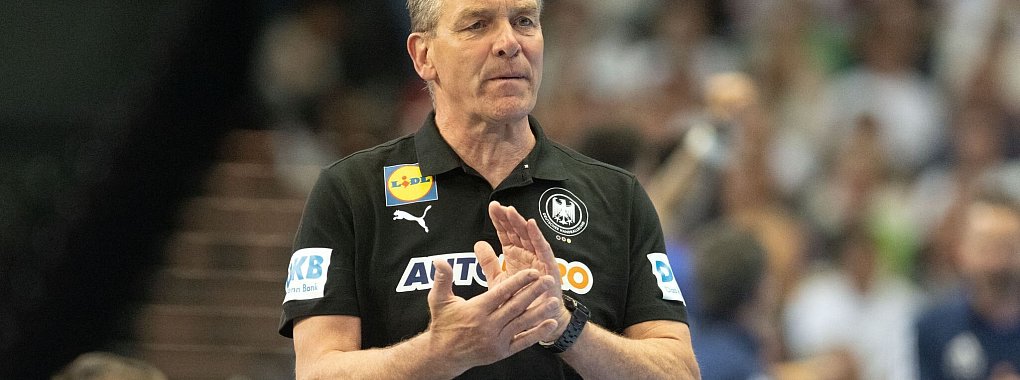 Bundestrainer Alfred Gislason hat 19 Spieler für die Handball-WM 2025 nominiert. - © Bernd Thissen/dpa