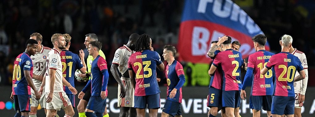 Der FC Barcelona bejubelt den Sieg über den FC Bayern. - © Sven Hoppe/dpa
