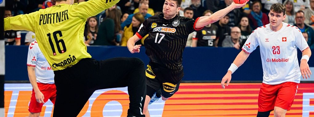 War bester deutscher Werfer beim Sieg der deutschen Handballer gegen die Schweiz: Lukas Zerbe - © Marco Wolf/dpa