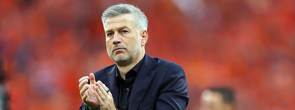 Rumäniens Nationaltrainer Edward Iordanescu verlässt die Fußnall-Nationalelf. - © Daniel Karmann/dpa