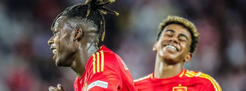 Spaniens Nico Williams (l) jubelt nach seinem Tor zum 3:1 mit Lamine Yamal. - &copy; Rolf Vennenbernd/dpa