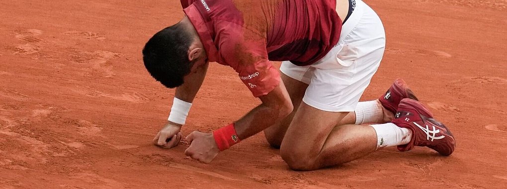 Der serbische Tennisstar Novak Djokovic verletzte sich bei den French Open. - &copy; Christophe Ena/AP/dpa
