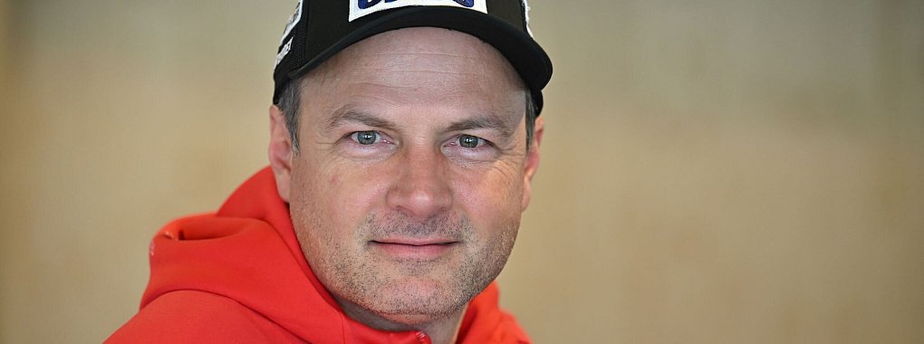 Das deutsche Biathlon-Team um Sportdirektor Felix Bitterling musste einen Schreckmoment überstehen. - © Martin Schutt/dpa