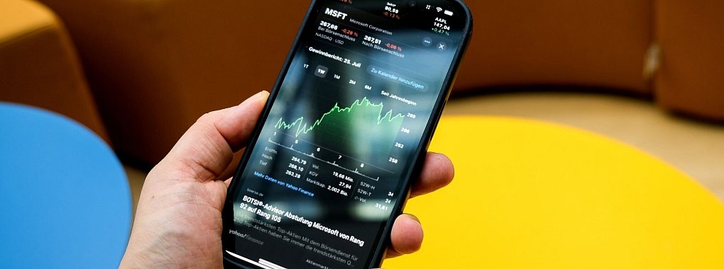 Ein Börsenchart ist eindeutig? Nicht unbedingt. Denn es gibt verschiedene Berechnungsmethoden, die dem zugrunde liegen können. Entsprechend unterschiedlich sieht die Kurve aus. - © Zacharie Scheurer/dpa-tmn