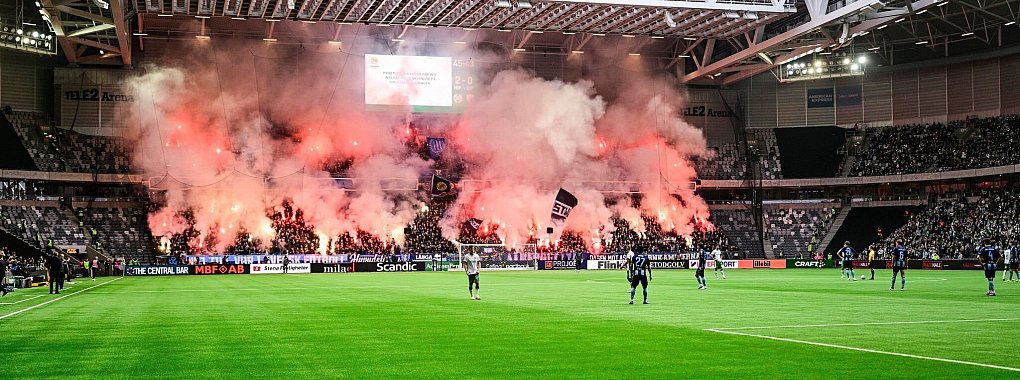 Das Stockholmer Fußball-Derby war abgebrochen worden - und wurde einen Tag später fortgesetzt. - © Magnus Lejhall/TT News Agency/AP