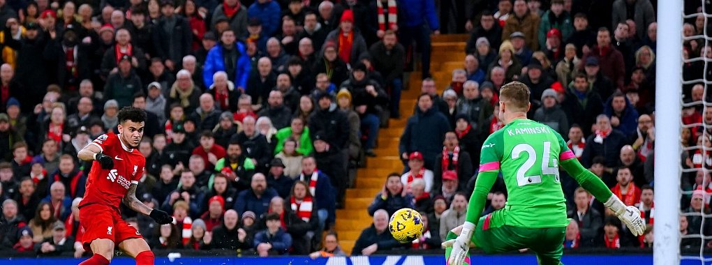 Liverpools Luis Diaz traf beim Sieg gegen Luton zum zwischenzeitlichen 3:1. - &copy; Peter Byrne/PA Wire/dpa