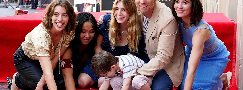 Ewan McGregor bringt seine Familie zu der Zeremonie mit. - © Jordan Strauss/Invision/AP/dpa