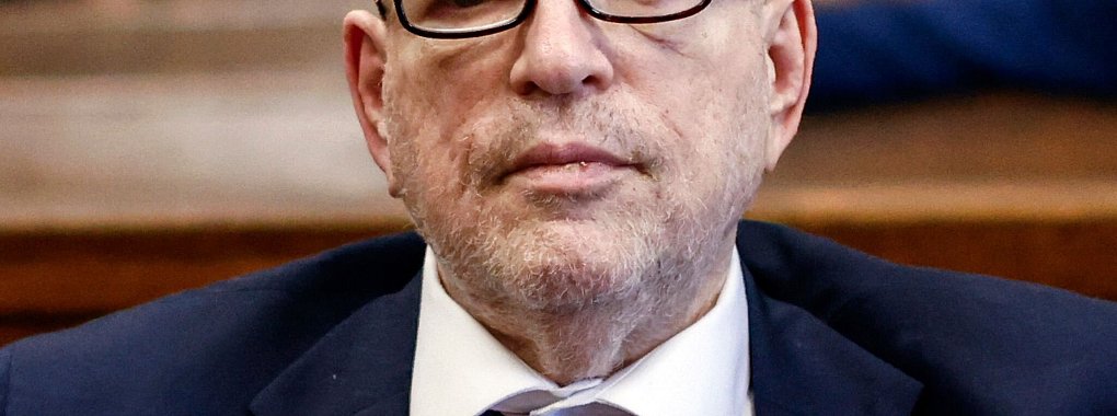 Bald wieder vor Gericht? Harvey Weinstein. (Archivbild) - © KENA BETANCUR/Pool EPA/AP/dpa