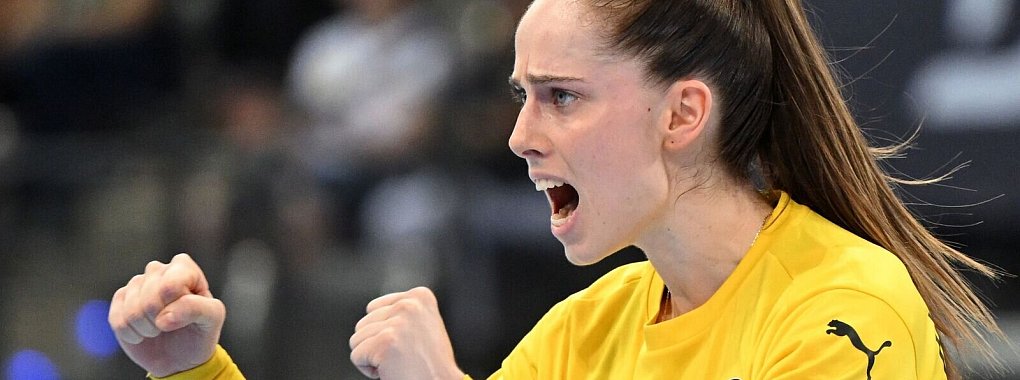 Handball-Torh&uuml;terin Sarah Wachter gl&auml;nzt beim Test gegen Brasilien. - &copy; Marijan Murat/dpa