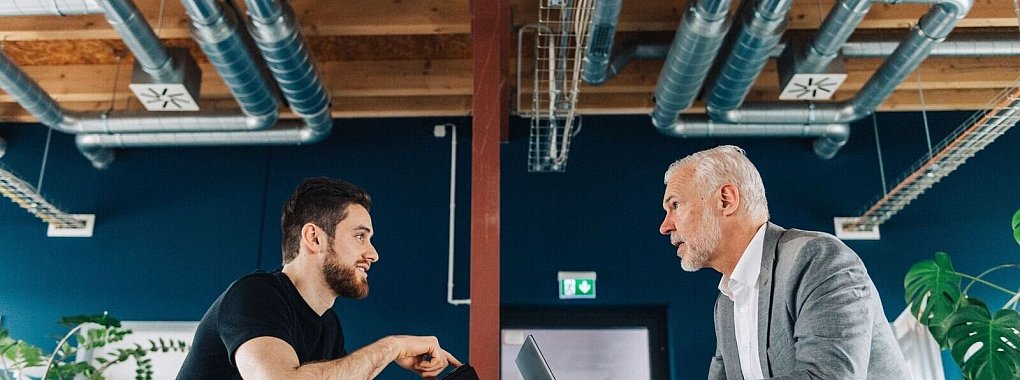 Vom Versicherungsvertreter falsch beraten worden? Dann können Versicherte ihn persönlich haftbar machen. - © Zacharie Scheurer/dpa-tmn/dpa