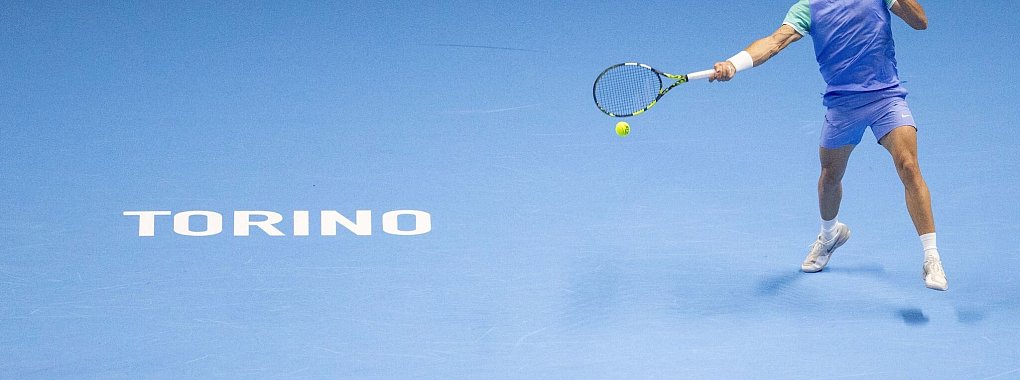 Der Spanier Carlos Alcaraz hat seinen Start in die ATP Finals verpatzt. - © Marco Alpozzi/LaPresse via ZUMA Press/dpa