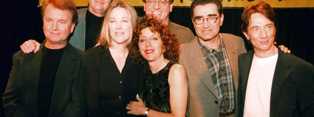 Joe Flaherty, zweiter von links, posiert mit ehemaligen Cast-Mitgliedern der Sketch-Serie &laquo;SCTV&raquo; f&uuml;r ein Foto. Joe Flaherty, ein Gr&uuml;ndungsmitglied von &laquo;SCTV&raquo;, starb am Montag, 1. April 2024 im Alter von 82 Jahren. - &copy; E Pablo Kosmicki/AP