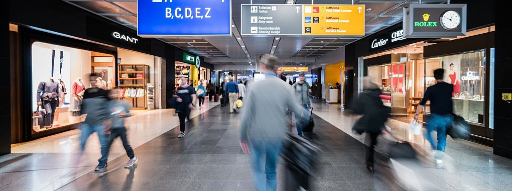 Brauchen Urlauber bei einer Flugreise für einen Zwischenstopp eine Einreisegenehmigung für dieses Land, muss ein Online-Portal Kunden im Buchungsprozess darauf hinweisen. - © Andreas Arnold/dpa/dpa-tmn