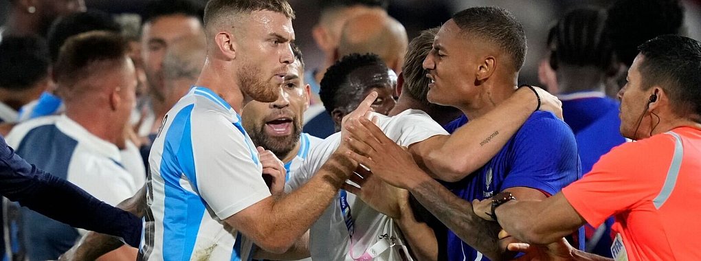 Der Stuttgarter Enzo Millot hat die Tumulte ausgelöst. - © Moises Castillo/AP