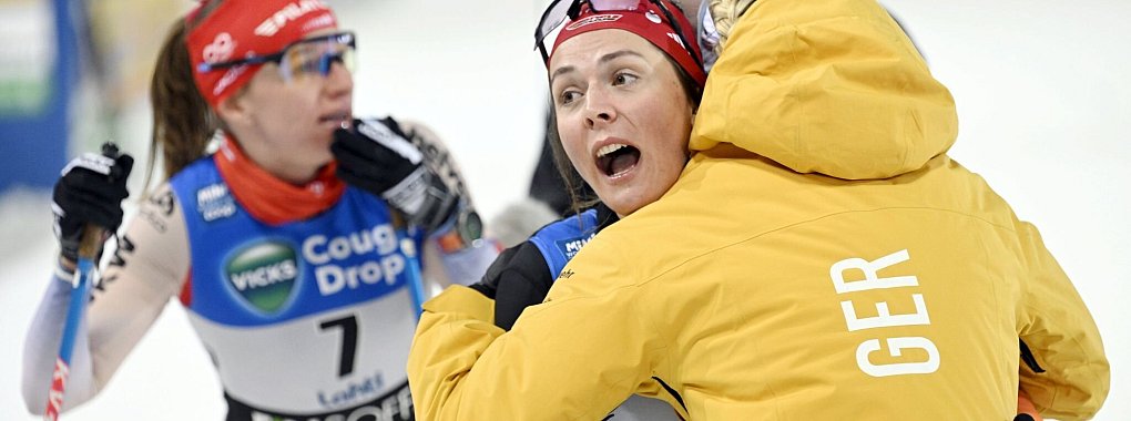 Coletta Rydzek jubelt im Ziel. - © Emmi Korhonen/Lehtikuva/dpa