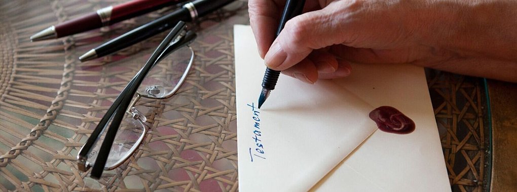 Dann besser handschriftlich: Allein der Umstand körperlicher Schwäche reicht für ein Drei-Zeugen-Testament nicht aus. - © Silvia Marks/dpa-tmn