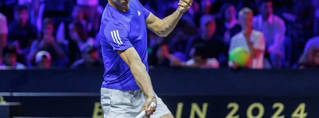 Alexander Zverev hatte sich beim Laver Cup in Berlin nach eigenen Worten schlecht gefühlt und anschließend eine kurze Turnierpause eingelegt. - © Andreas Gora/dpa